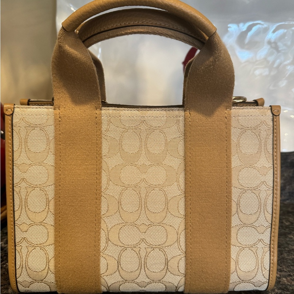 Coach - Picture 2 of 8